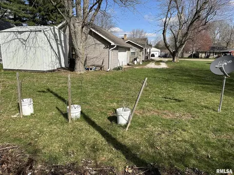 214 E Sheridan St, Manito, IL 61546 photo 9