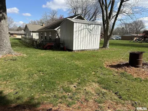 214 E Sheridan St, Manito, IL 61546 photo 7