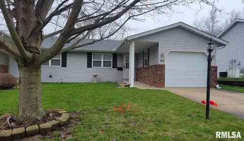 824 N Main St, Washington, IL 61571