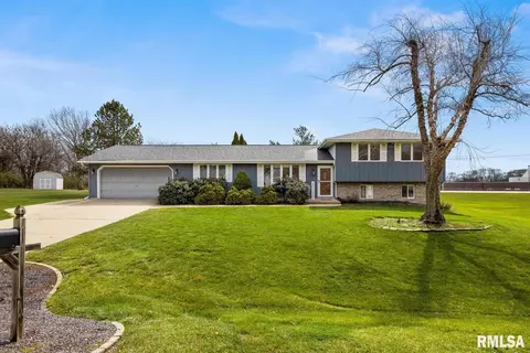 336 Whispering Oaks Dr, Germantown Hills, IL 61548