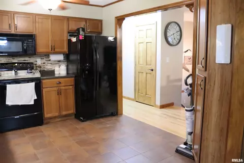 Kitchen - 9319 W Carleon Ct, Mapleton, IL 61547 photo 6 of 6