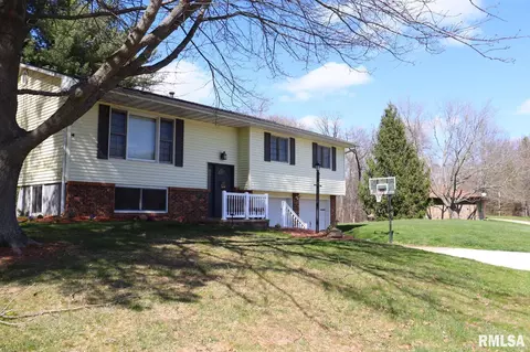 Exterior - 9319 W Carleon Ct, Mapleton, IL 61547 photo 7 of 9