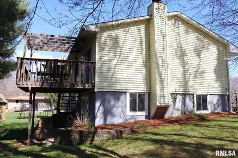 Exterior - 9319 W Carleon Ct, Mapleton, IL 61547 photo 5 of 9