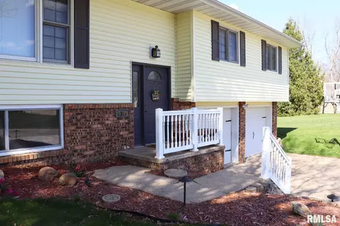 Exterior - 9319 W Carleon Ct, Mapleton, IL 61547 photo 3 of 9