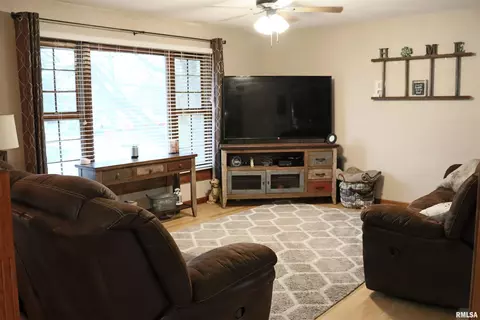 Living - 9319 W Carleon Ct, Mapleton, IL 61547 photo 2 of 7
