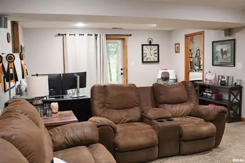 Living - 9319 W Carleon Ct, Mapleton, IL 61547 photo 7 of 7