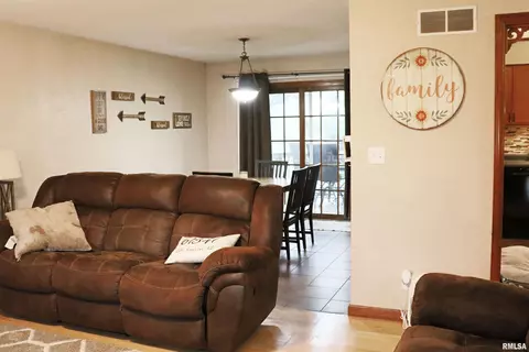 Living - 9319 W Carleon Ct, Mapleton, IL 61547 photo 5 of 7