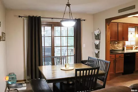Dining - 9319 W Carleon Ct, Mapleton, IL 61547 photo 3 of 4