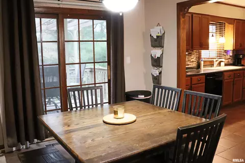 Dining - 9319 W Carleon Ct, Mapleton, IL 61547 photo 2 of 4