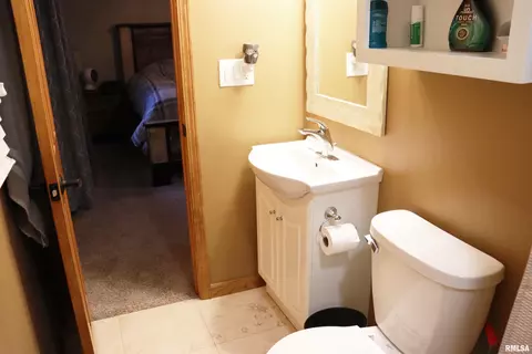 Bath - 9319 W Carleon Ct, Mapleton, IL 61547 photo 2 of 5