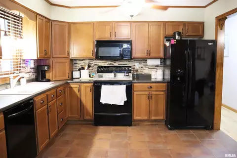 Kitchen - 9319 W Carleon Ct, Mapleton, IL 61547 photo 4 of 6