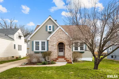519 E Madison St, Morton, IL 61550