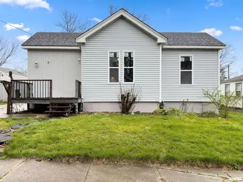 207 S Elm St, Washington, IL 61571