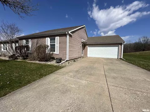 265 Arlington Dr, Macomb, IL 61455