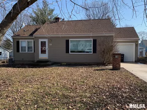 206 N 6th St, Dunlap, IL 61525