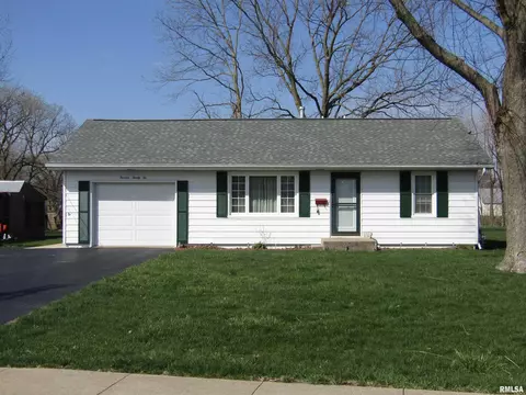 1322 N Broadway St, Lewistown, IL 61542
