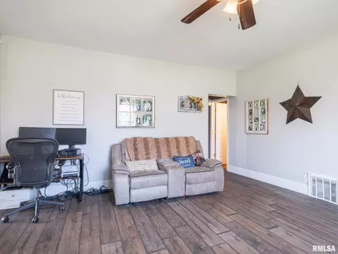 308 E Oakley St, Glasford, IL 61533 photo 5