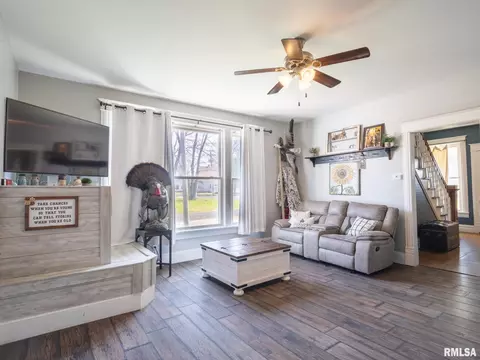 308 E Oakley St, Glasford, IL 61533 photo 4