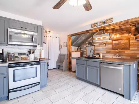 308 E Oakley St, Glasford, IL 61533 photo 6