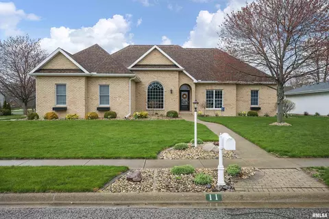 11 St Marks Cir, Morton, IL 61550