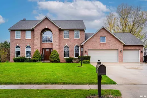 9517 N Oakforest Ct, Peoria, IL 61615