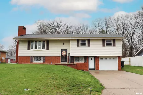 108 Mackinac Dr, East Peoria, IL 61611