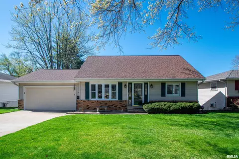 3212 W Birkshire Dr, Peoria, IL 61614