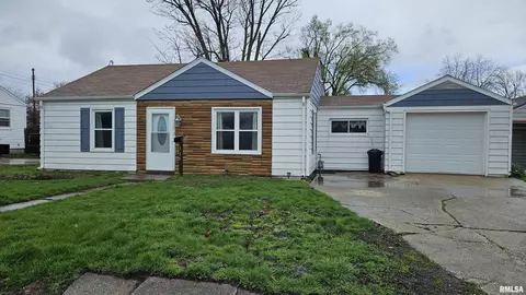 335 N 11th Ave, Canton, IL 61520