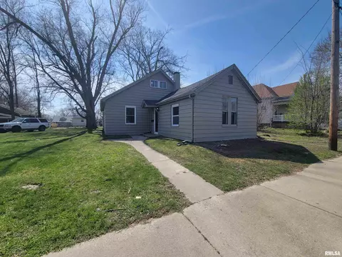 608 W Hanssler Pl, Peoria, IL 61604