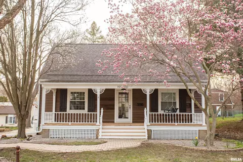 406 N Main St, Washington, IL 61571