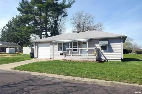 1201 S 18th St, Pekin, IL 61554