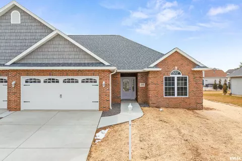 1604 Remington Rd, Pekin, IL 61554