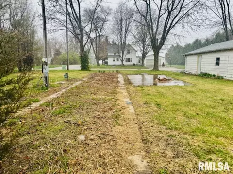 401 Nichols St, Secor, IL 61771 photo 4