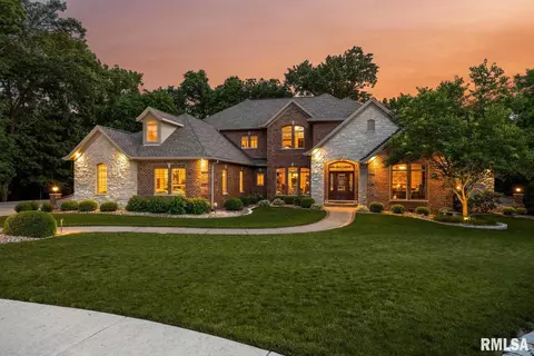 1112 S Copperpoint Dr, Dunlap, IL 61525