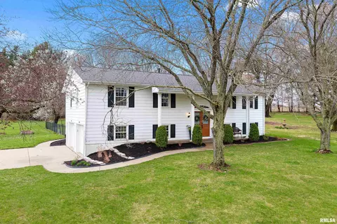 22021 Allentown Rd, Tremont, IL 61568