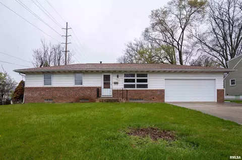 2423 W Wagner Ln, Peoria, IL 61615