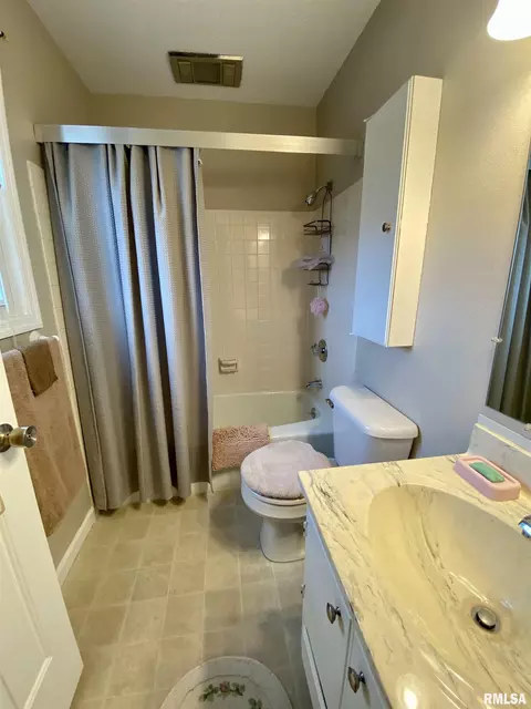 75 Arlington Dr, Macomb, IL 61455 photo 35