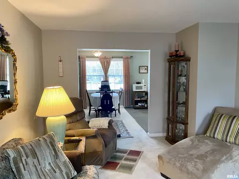 75 Arlington Dr, Macomb, IL 61455 photo 12