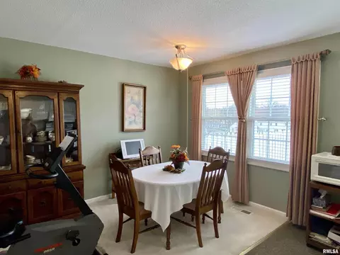 75 Arlington Dr, Macomb, IL 61455 photo 14
