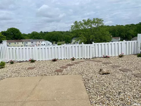 75 Arlington Dr, Macomb, IL 61455 photo 42