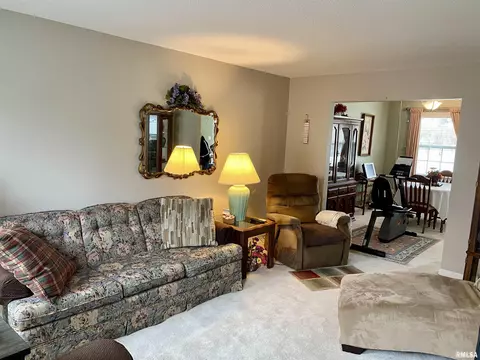 75 Arlington Dr, Macomb, IL 61455 photo 10