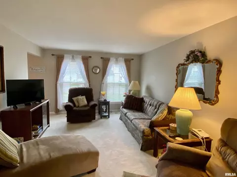 75 Arlington Dr, Macomb, IL 61455 photo 9