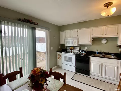 75 Arlington Dr, Macomb, IL 61455 photo 15