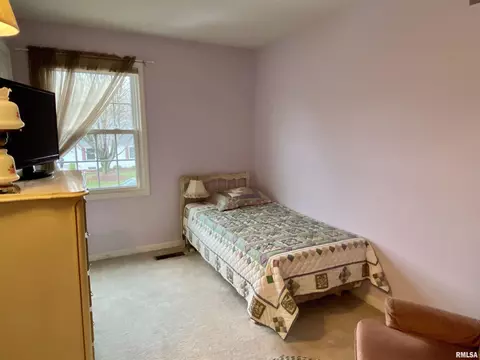75 Arlington Dr, Macomb, IL 61455 photo 28