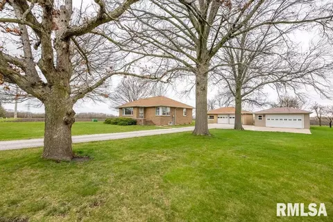 4323 W Willow Knolls Ct, Peoria, IL 61615