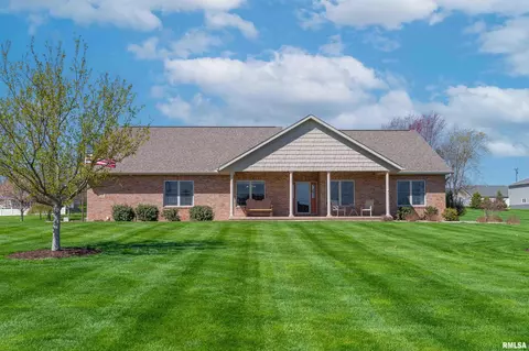 900 Dallas Rd, Washington, IL 61571