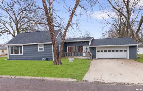 1201 N 2nd St, Pekin, IL 61554