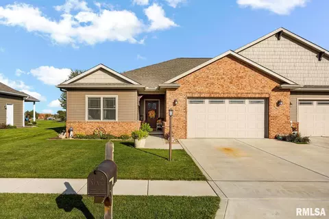 210 N Prairie Springs Dr, Chillicothe, IL 61523