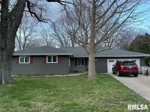 2522 N Woodbine Ter NE, Peoria, IL 61604