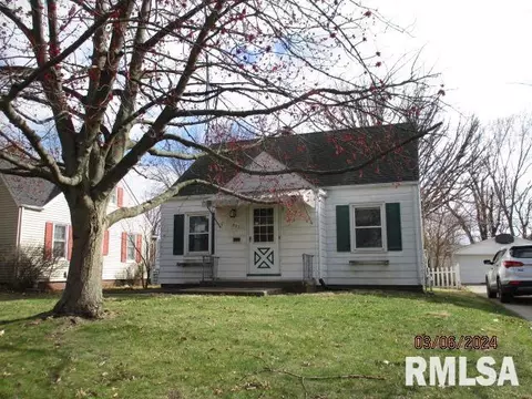 902 E Seneca Pl, Peoria, IL 61603